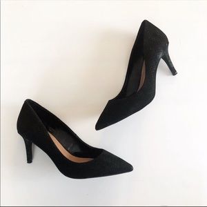 ❄️Vince Camuto Snakeskin Black Pointed Toe Pumps 7